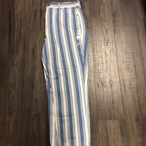 American Eagle. Striped Mom Jeans. Size 16R. NWT!!
